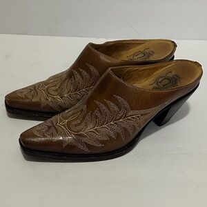 Charlie 1 Horse and produced by Lucchese women's brown leather western mules 6